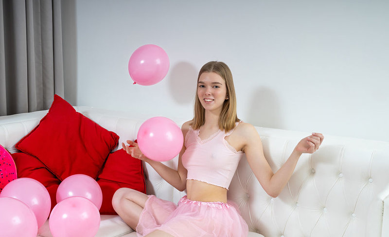 Валя, 21 год, 0 размер груди